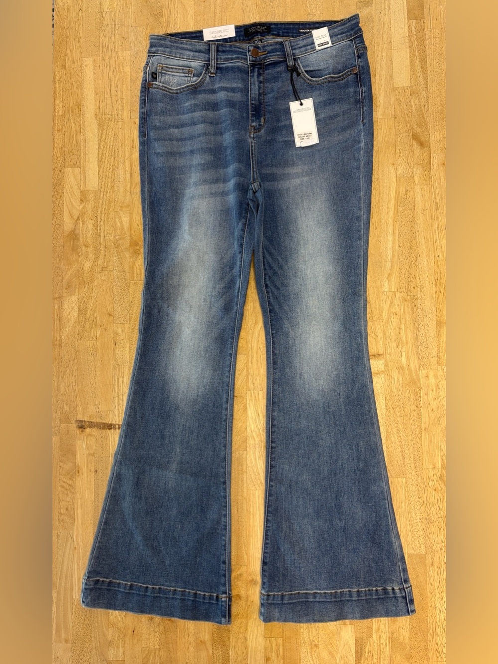 NWT Judy Blue High Waist Trouser Flare Jeans Size 13/31 Medium Wash Wide Hem